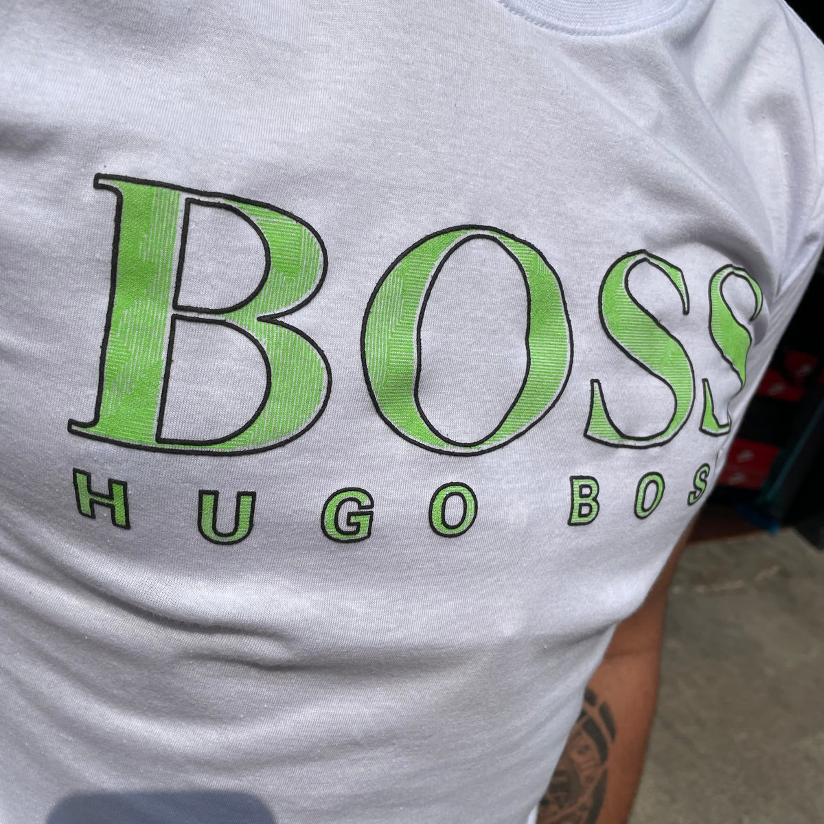 Camiseta Grife Hugo Boss Estampa em Verde no Peitoral