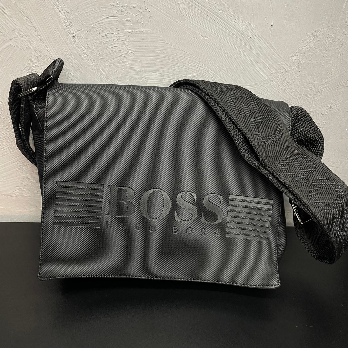 Shoulder Bag Importada Boss Logo centralizado