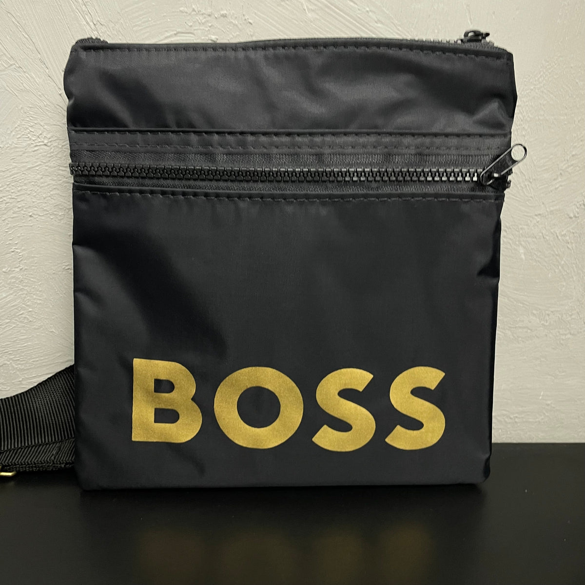 Shoulder Bag Hugo Boss Letreiro Dourado