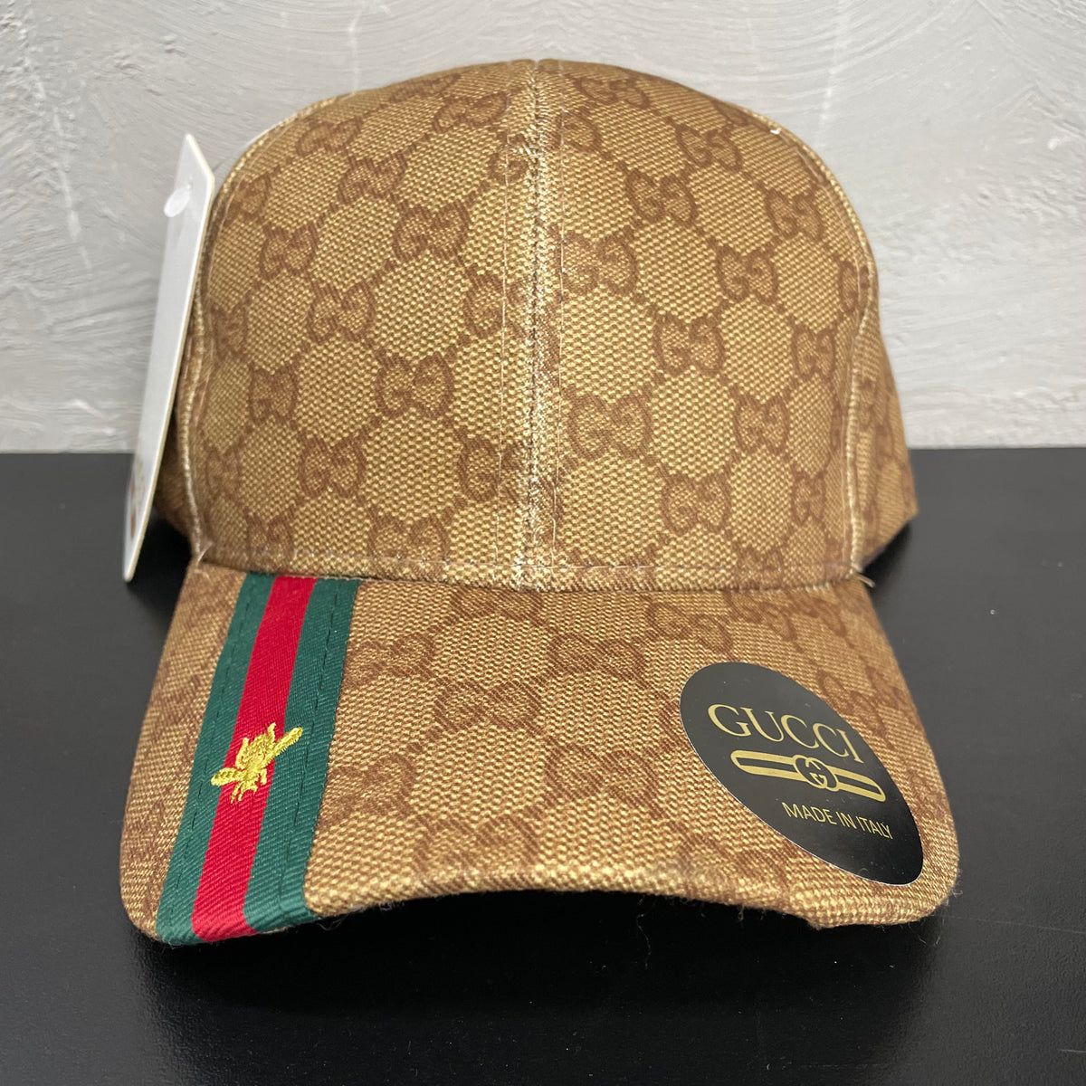 Boné Gucci Abelha Detalhe da Aba Fecho Velcro Ajustável