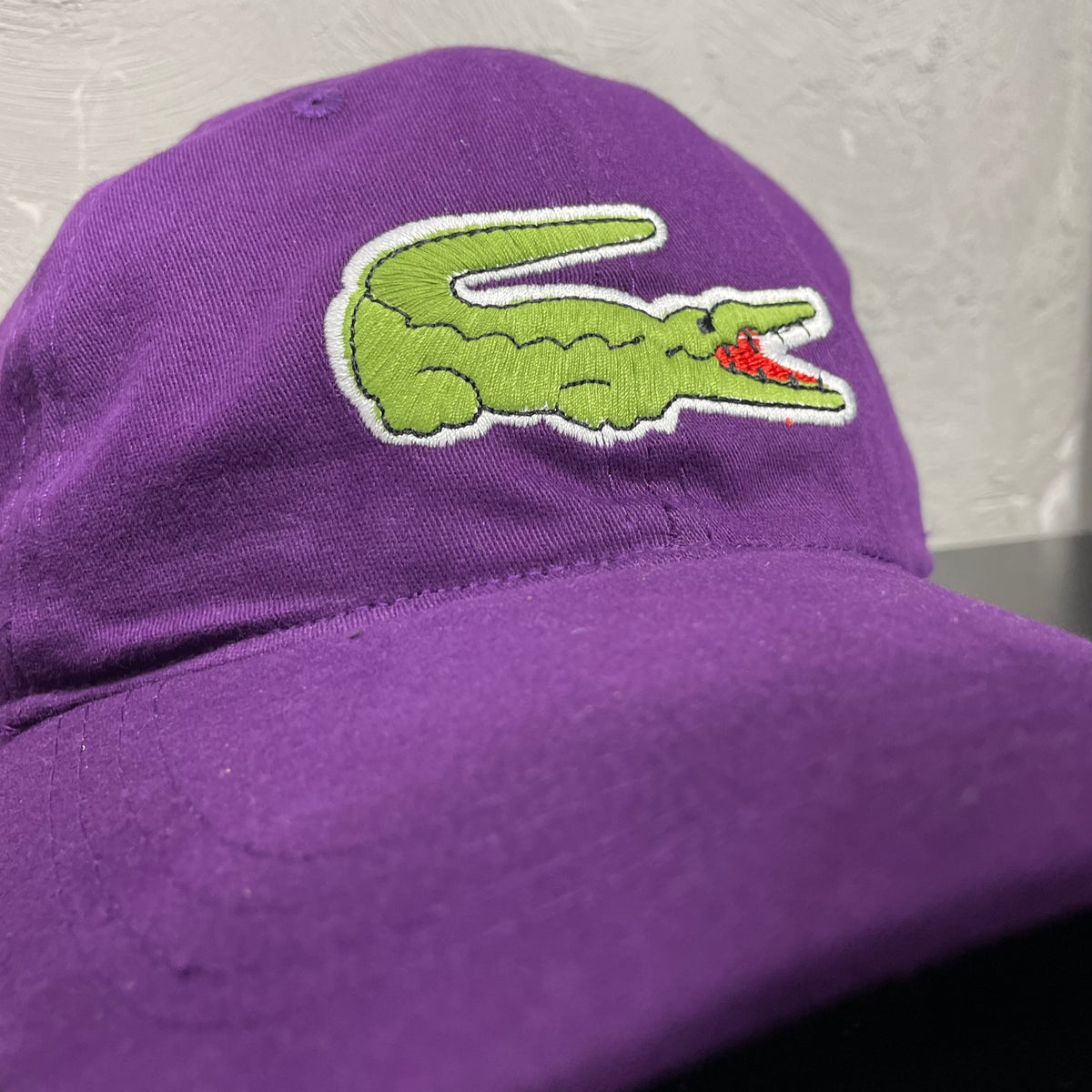 Boné Lacoste Big Croc Roxo Fecho Fivela