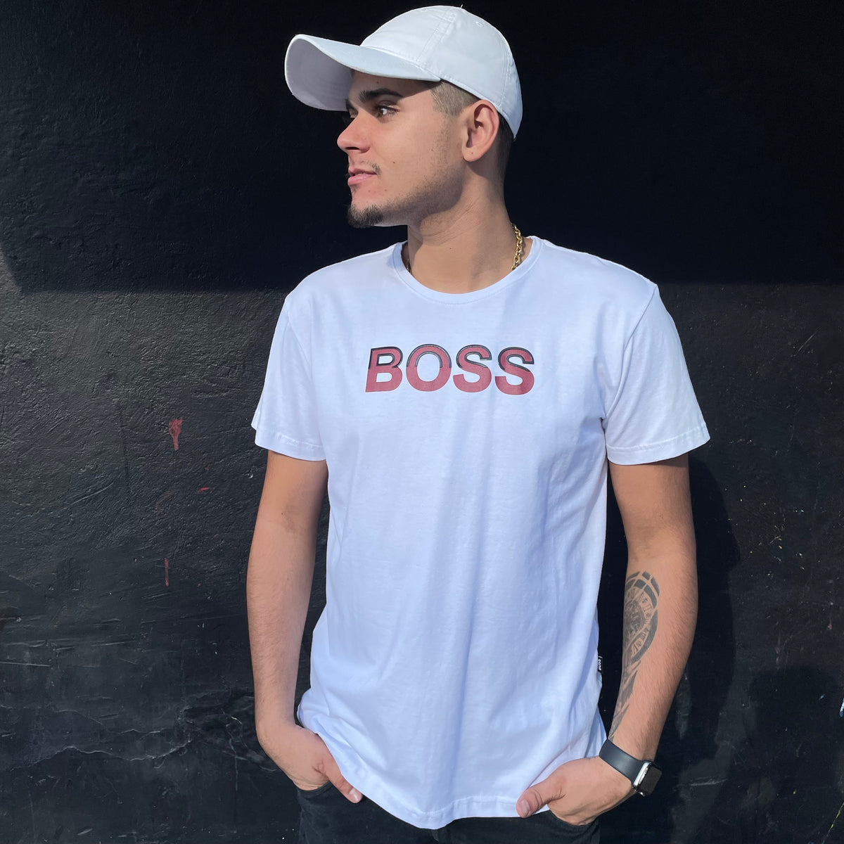 Camiseta Premium Boss Estampa Emborrachada Vermelha e Preta